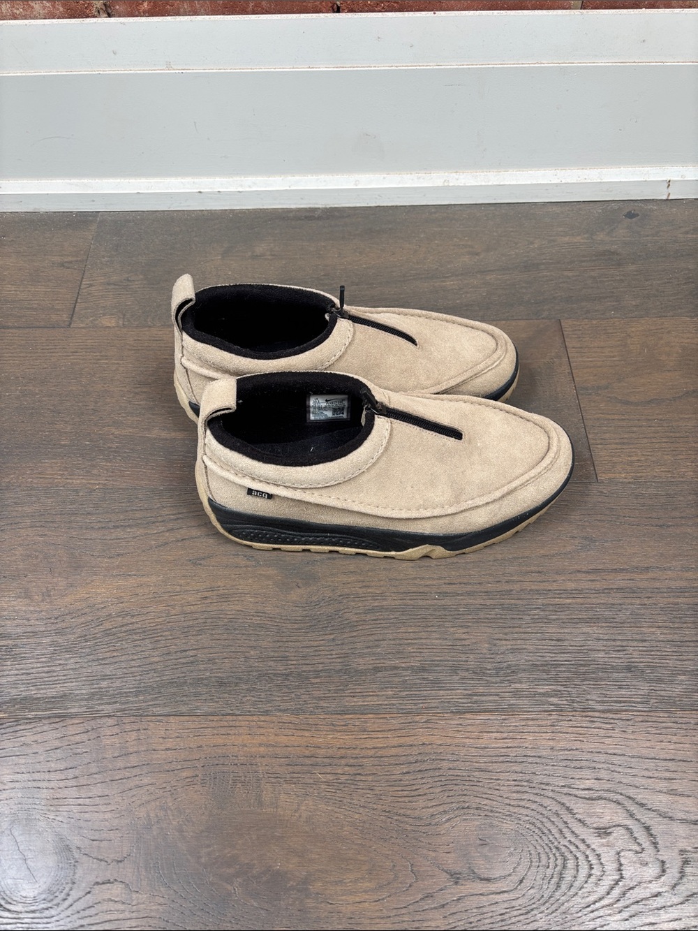 Nike ACG Beige Suede Slip-On Loafers with Black Trim - Picture 2 of 3